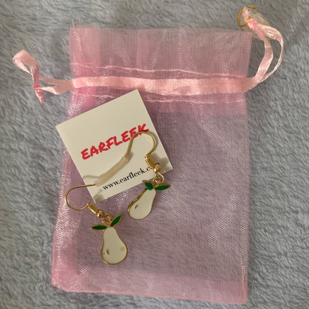 White pear earrings